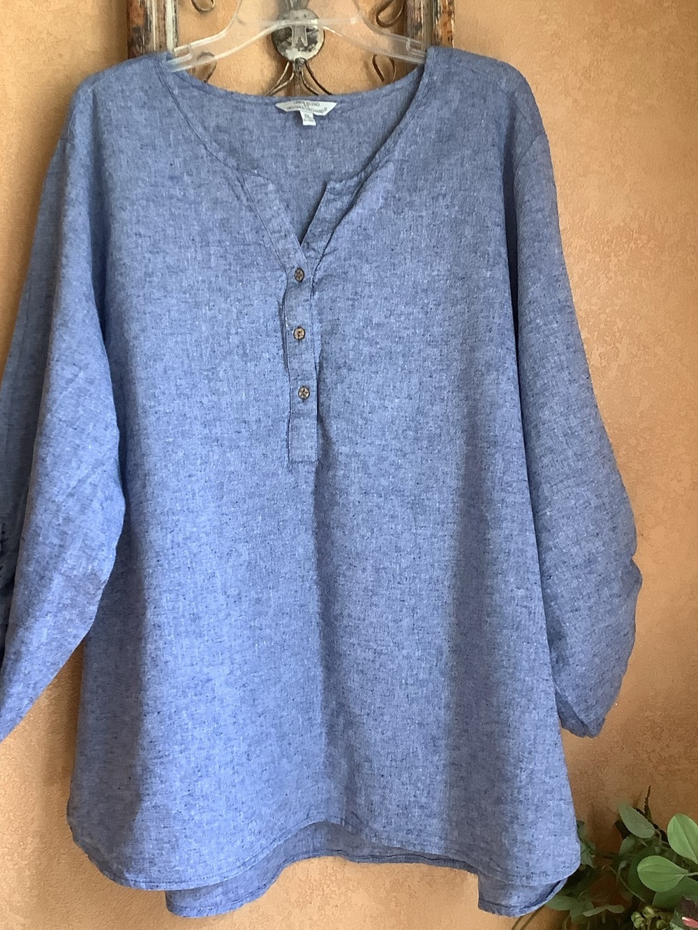 Hester & Orchard size 2X blue linen blend V neck roll tab sleeve top lagenlook